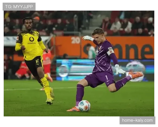 美因茨2-1奥格斯堡，两粒进球均来自定位球二次进攻